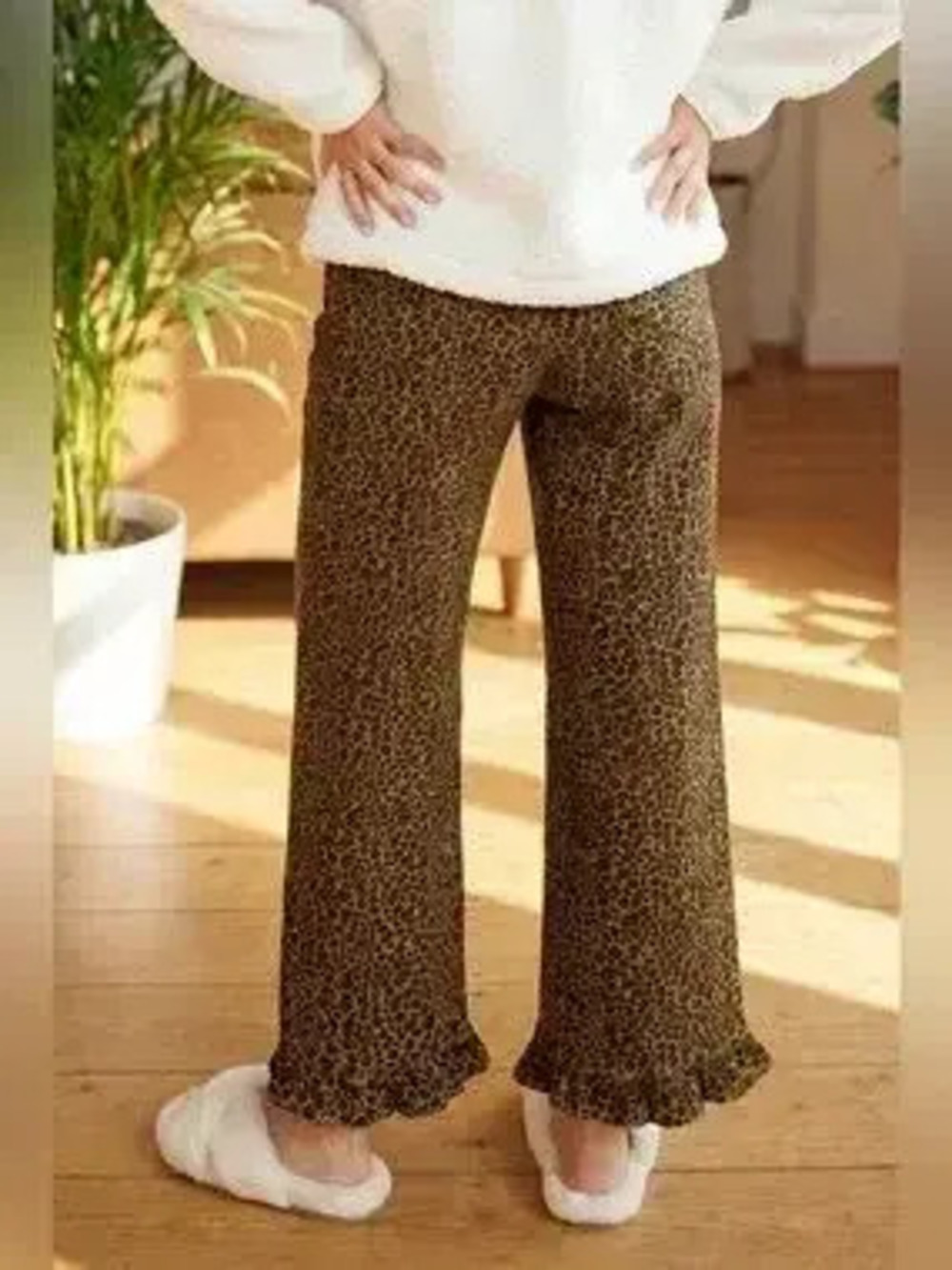 Leopard Print Ruffled Hem Shift Jeans - Picture 6 of 9